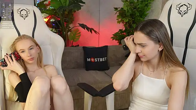 Snapshot of Lana_Pulse chatting on December 30, 2024, 2:31 am Lana Pulse online show from December 30, 2024, 2:31 am