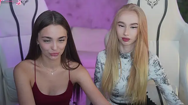 Snapshot of Lana_Pulse chatting on February 5, 2025, 11:39 pm Lana Pulse online show from February 5, 2025, 11:39 pm