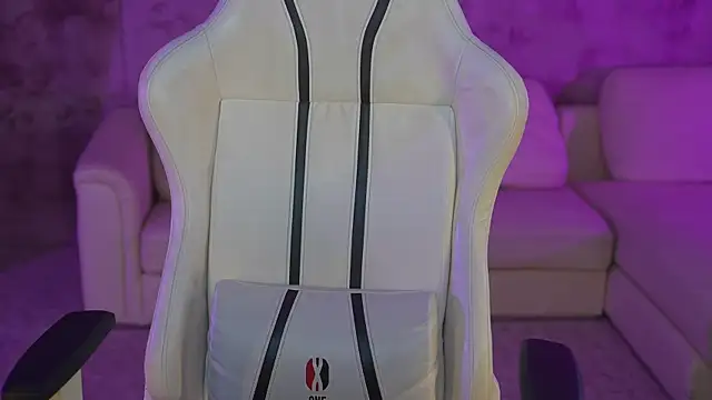 Snapshot of Lana_Pulse chatting on February 11, 2025, 5:47 am Lana Pulse online show from February 11, 2025, 5:47 am