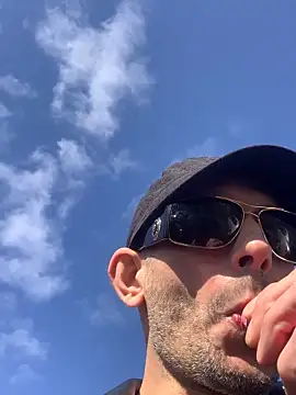 hailzeffn online show from April 7, 2026, 2:28 pm