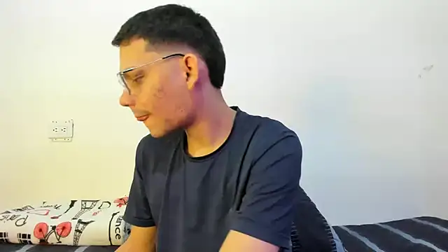 Snapshot of Diego-Monsalve chatting on October 17, 2025, 10:34 pm Diego-Monsalve online show from October 17, 2025, 10:34 pm