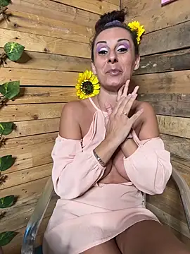 therealbeverlycious online show from February 5, 2026, 9:52 pm