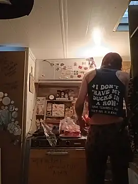 whitetrashdirtyslut online show from May 22, 2026, 2:01 pm