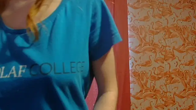 strawberrysmoothie online show from December 25, 2024, 8:07 pm