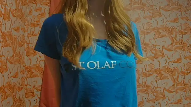 strawberrysmoothie online show from January 30, 2025, 3:00 am