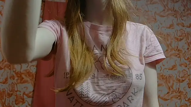 strawberrysmoothie online show from March 6, 2025, 3:46 am