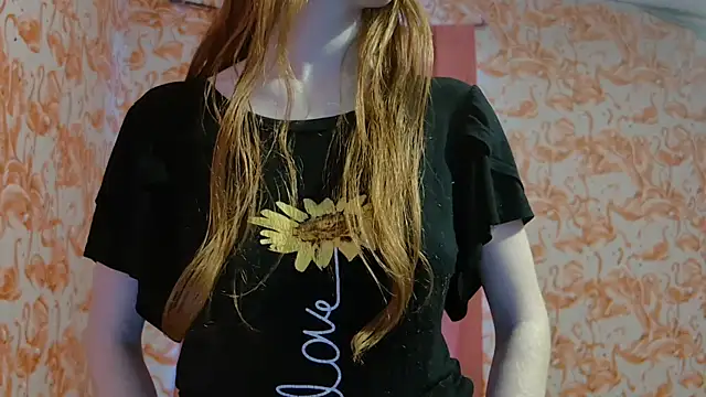 strawberrysmoothie online show from September 19, 2025, 7:03 pm