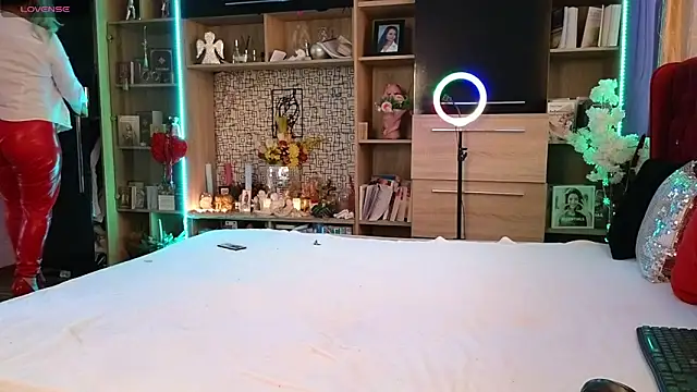 Snapshot of SeductiveCeline chatting on March 17, 2025, 12:04 pm SeductiveCeline online show from March 17, 2025, 12:04 pm