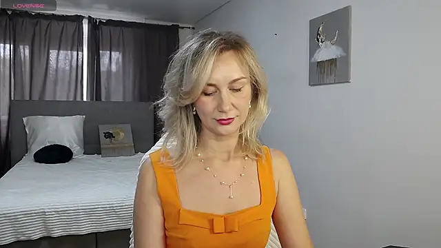 Snapshot of Vanessa_Nowak chatting on October 7, 2025, 10:23 am Vanessa Nowak online show from October 7, 2025, 10:23 am