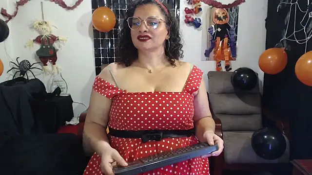 Snapshot of Aleja_Gonzales chatting on October 26, 2025, 4:18 am Aleja Gonzales online show from October 26, 2025, 4:18 am