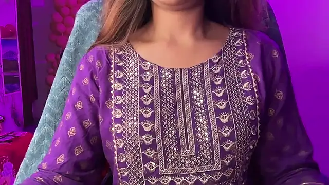 Snapshot of Royal_girl_1 chatting on February 14, 2026, 5:10 pm Royal girl 1 online show from February 14, 2026, 5:10 pm