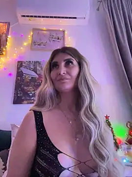 Snapshot of EvelynFrances chatting on December 30, 2024, 8:15 pm EvelynFrances online show from December 30, 2024, 8:15 pm