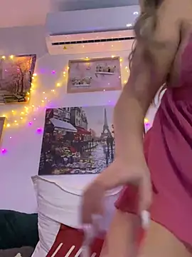 Snapshot of EvelynFrances chatting on January 3, 2025, 7:50 pm EvelynFrances online show from January 3, 2025, 7:50 pm