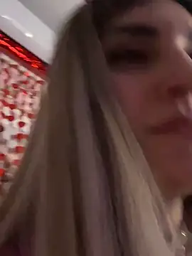 Snapshot of EvelynFrances chatting on February 14, 2025, 6:51 pm EvelynFrances online show from February 14, 2025, 6:51 pm