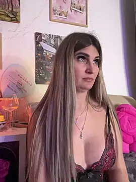 Snapshot of EvelynFrances chatting on February 19, 2025, 6:54 pm EvelynFrances online show from February 19, 2025, 6:54 pm