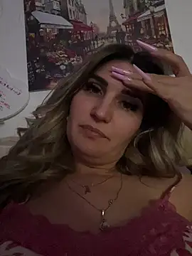 Snapshot of EvelynFrances chatting on February 26, 2025, 9:37 pm EvelynFrances online show from February 26, 2025, 9:37 pm