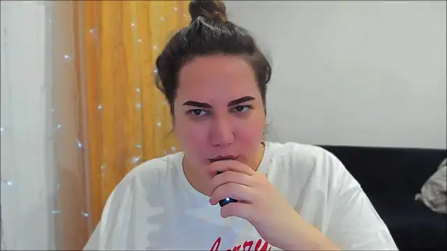  madalexa  online show from April 17, 2026, 11:08 pm