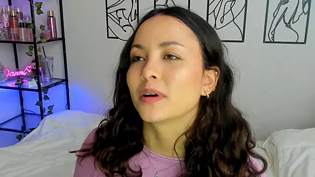 Snapshot of Megan_Rodrigo chatting on September 28, 2025, 8:03 pm Megan Rodrigo online show from September 28, 2025, 8:03 pm