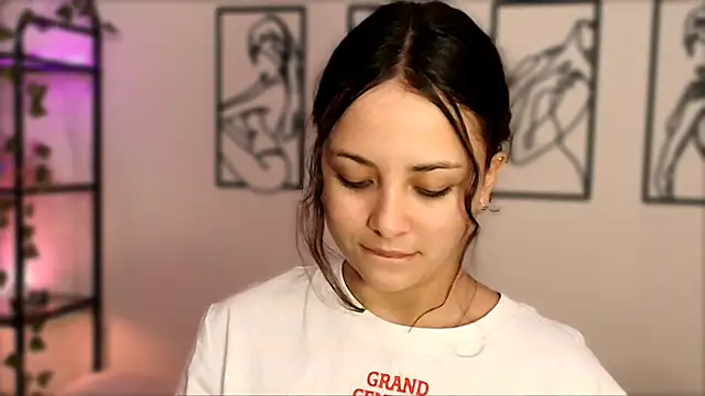 Snapshot of Megan_Rodrigo chatting on October 7, 2025, 7:22 pm Megan Rodrigo online show from October 7, 2025, 7:22 pm