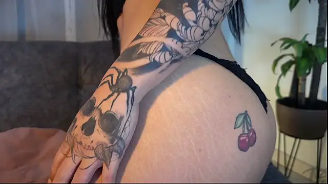 Roxanne 08 online show from February 24, 2026, 6:17 pm