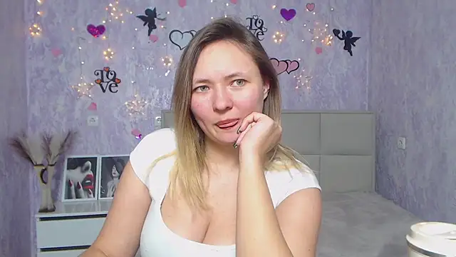 SallyVerda online show from February 13, 2025, 1:40 am