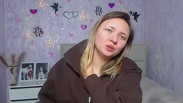 SallyVerda online show from February 13, 2025, 4:43 am