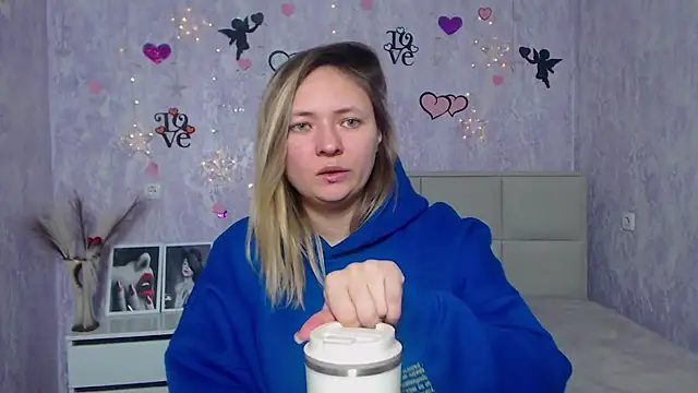 SallyVerda online show from February 18, 2025, 6:59 am