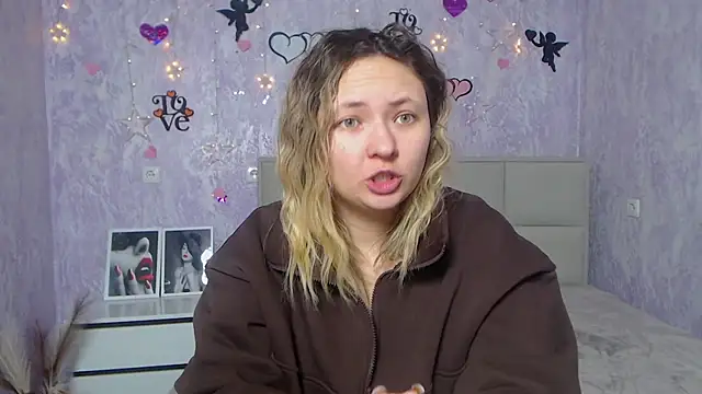 SallyVerda online show from February 21, 2025, 6:48 pm