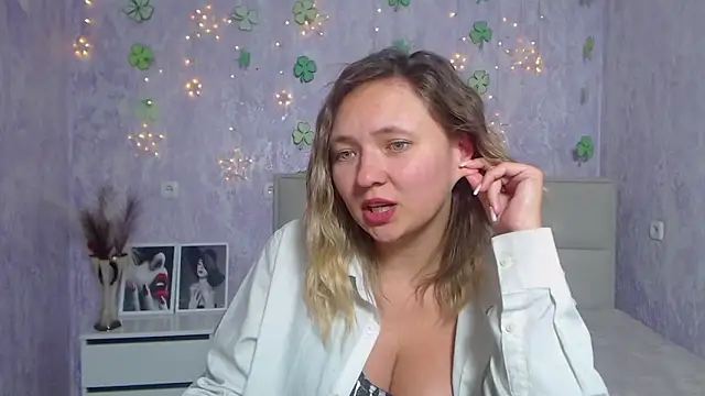 SallyVerda online show from March 18, 2025, 12:49 am