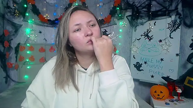 SallyVerda online show from November 4, 2025, 6:40 pm