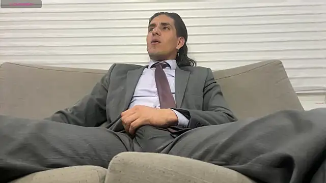 Snapshot of Tom_blunt96 chatting on February 5, 2025, 10:44 pm Tom blunt96 online show from February 5, 2025, 10:44 pm