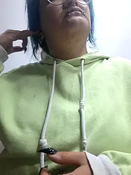 lucky-leah online show from April 18, 2026, 4:16 am