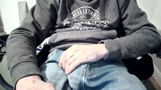 hornyguyuk1973 online show from March 4, 2026, 11:00 pm