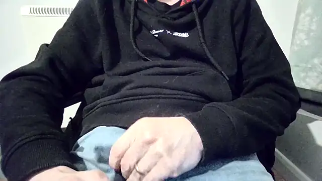 hornyguyuk1973 online show from April 9, 2026, 10:59 pm