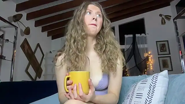 YUMIandbigWOLF online show from October 3, 2025, 4:09 am