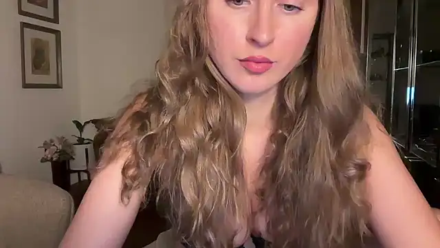 YUMIandbigWOLF online show from July 12, 2026, 3:41 am