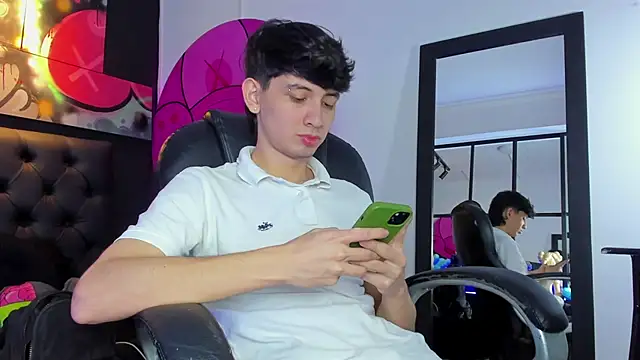 Snapshot of Santi_delacruz chatting on February 26, 2025, 4:24 pm Santi delacruz online show from February 26, 2025, 4:24 pm