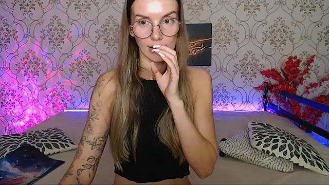 Snapshot of JulDoll chatting on October 9, 2025, 12:19 am JulDoll online show from October 9, 2025, 12:19 am