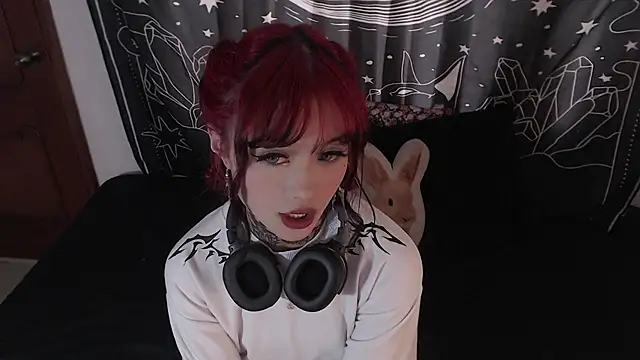 Snapshot of Isabella__dark chatting on December 27, 2024, 9:32 pm Isabella dark online show from December 27, 2024, 9:32 pm