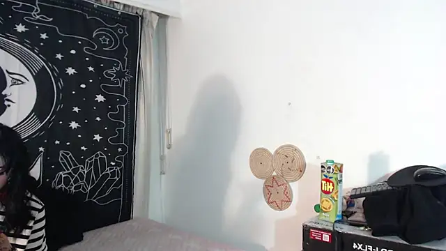 Snapshot of Isabella__dark chatting on February 8, 2025, 11:34 pm Isabella dark online show from February 8, 2025, 11:34 pm