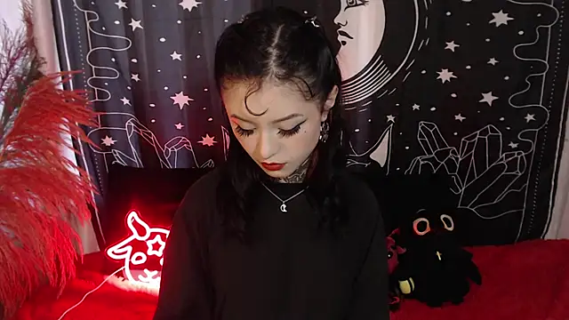 Snapshot of Isabella__dark chatting on February 19, 2025, 10:42 pm Isabella dark online show from February 19, 2025, 10:42 pm