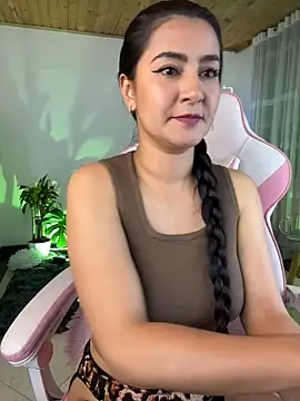 Snapshot of Violetta_kim1 chatting on December 3, 2024, 1:41 am Violetta kim1 online show from December 3, 2024, 1:41 am