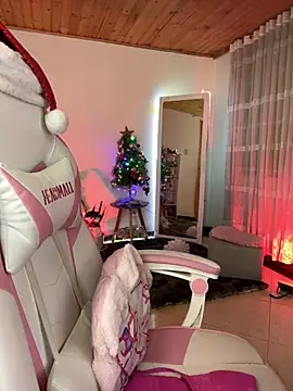 Snapshot of Violetta_kim1 chatting on December 14, 2024, 3:18 am Violetta kim1 online show from December 14, 2024, 3:18 am