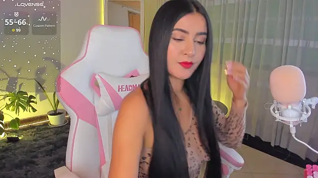 Snapshot of Violetta_kim1 chatting on January 10, 2025, 12:49 am Violetta kim1 online show from January 10, 2025, 12:49 am