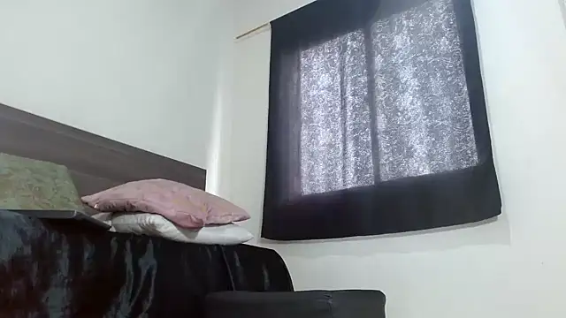 Mila cams1  online show from January 10, 2025, 5:02 pm