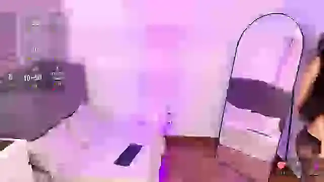 hazel lee ross online show from September 8, 2025, 6:29 pm