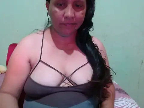 Snapshot of sonia__milk chatting on January 17, 2026, 8:12 pm sonia milk online show from January 17, 2026, 8:12 pm