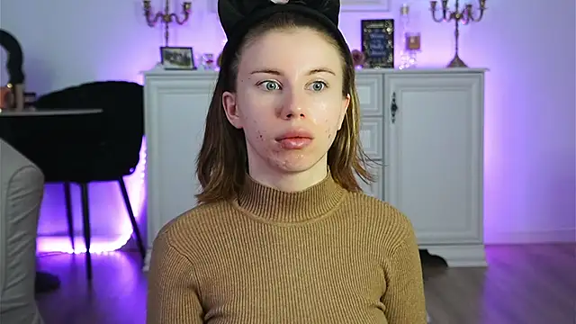 Snapshot of ivyleague_ chatting on November 3, 2025, 3:30 am ivyleague online show from November 3, 2025, 3:30 am