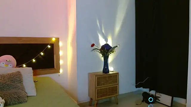 Snapshot of Susi_bell chatting on December 19, 2025, 8:27 pm Susi bell online show from December 19, 2025, 8:27 pm