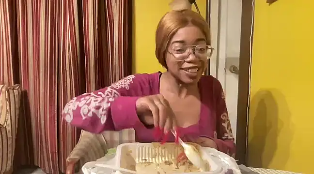 Snapshot of MommyConfident chatting on January 12, 2025, 4:10 am MommyConfident online show from January 12, 2025, 4:10 am